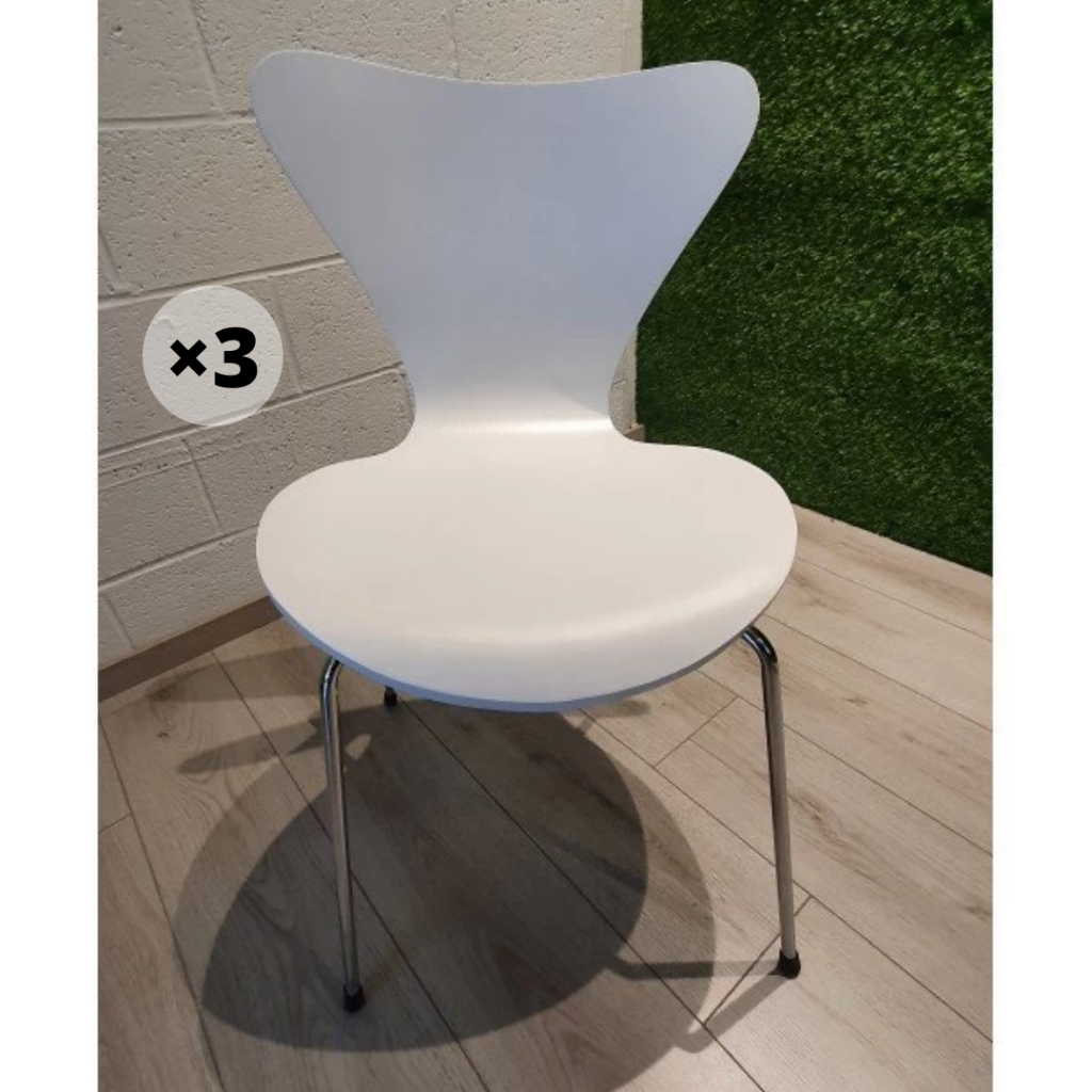 Klein Thuisland Absorberend Set van 3 SERIE witte stoelen - perfect staat - Outlet | Diiiz