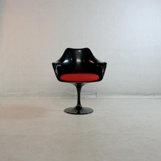 Tulip black swivel armchair with red cushion - Outlet