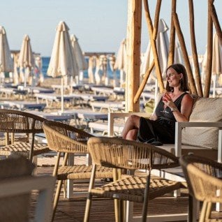 Chaise de terrasse en rotin et alu Narbo